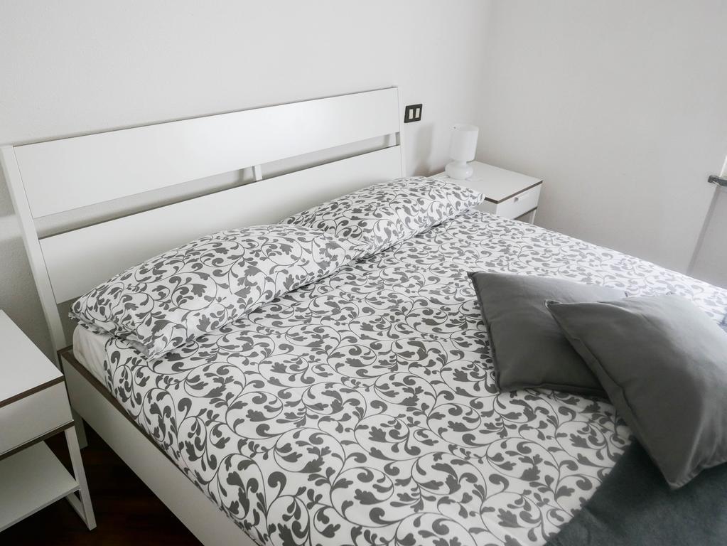 Guesthouse Flora Lodi Luaran gambar